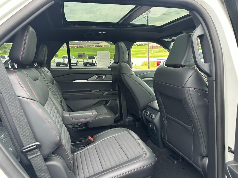 Ford Explorer Vehicle Image 04