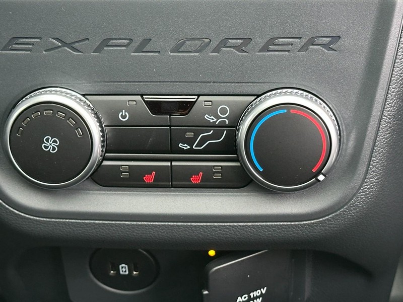 Ford Explorer Vehicle Image 06