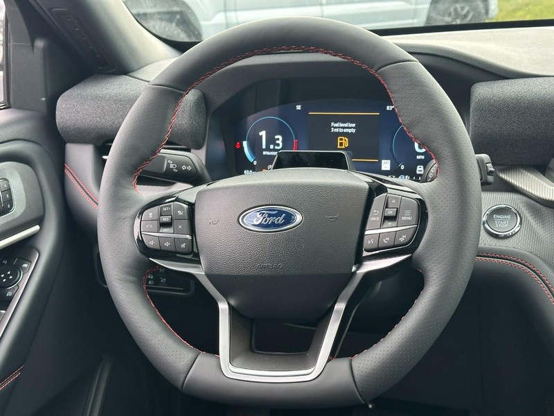 Ford Explorer Vehicle Image 09