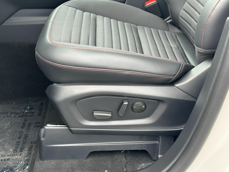 Ford Explorer Vehicle Image 14