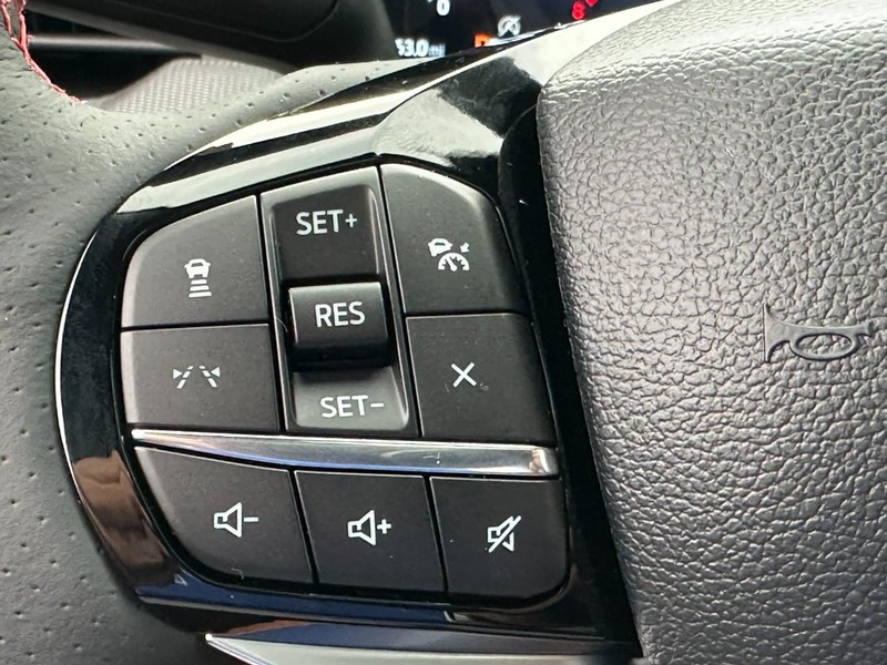Ford Explorer Vehicle Image 15