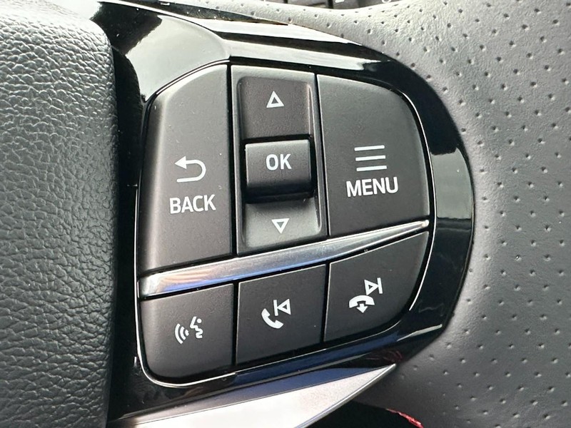 Ford Explorer Vehicle Image 16