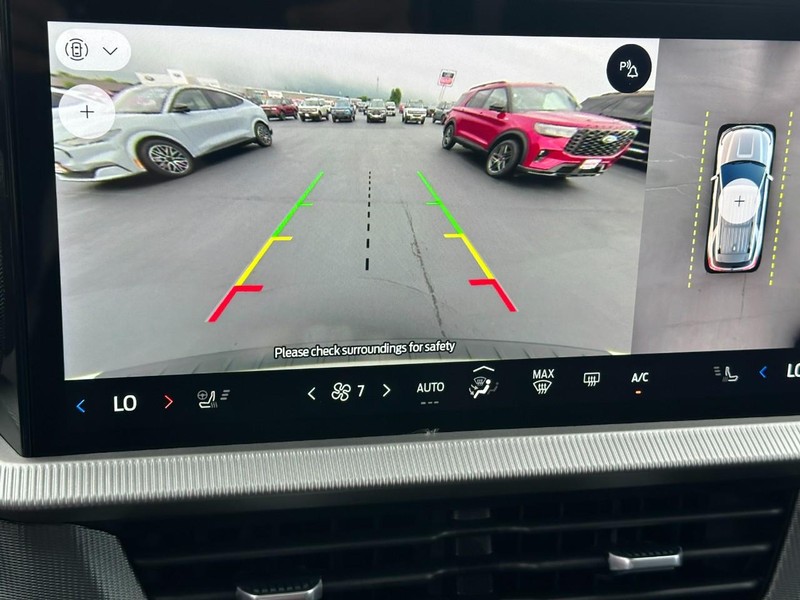 Ford Explorer Vehicle Image 18