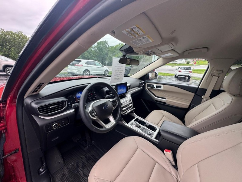 Ford Explorer Vehicle Image 09