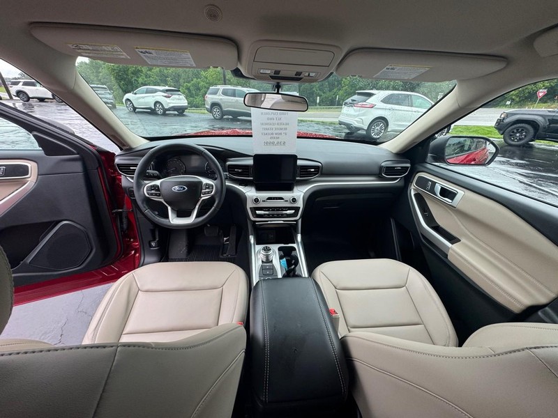 Ford Explorer Vehicle Image 11