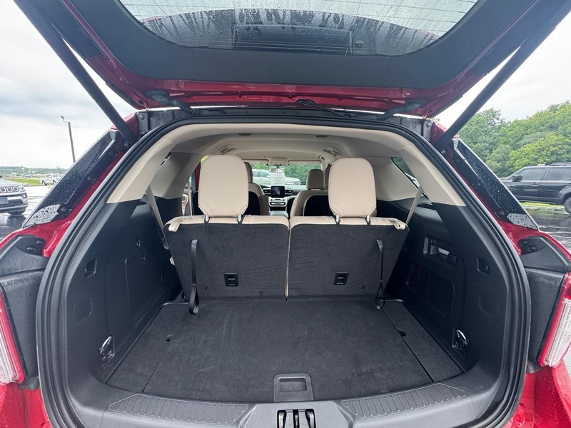 Ford Explorer Vehicle Image 15