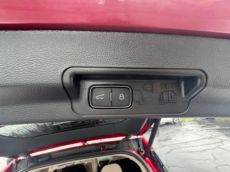 Ford Explorer Vehicle Image 16
