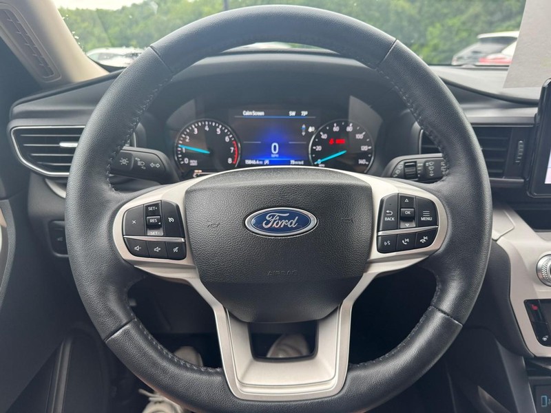 Ford Explorer Vehicle Image 17
