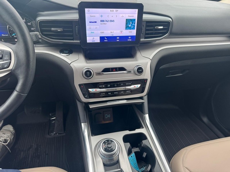 Ford Explorer Vehicle Image 19