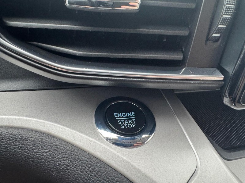 Ford Explorer Vehicle Image 23