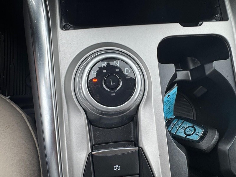 Ford Explorer Vehicle Image 24