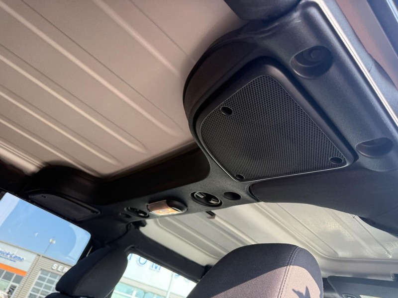 Jeep Wrangler Unlimited Vehicle Image 12