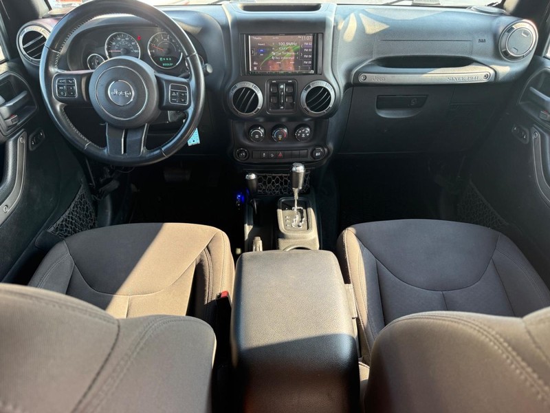 Jeep Wrangler Unlimited Vehicle Image 13