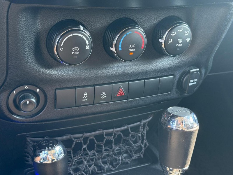 Jeep Wrangler Unlimited Vehicle Image 20
