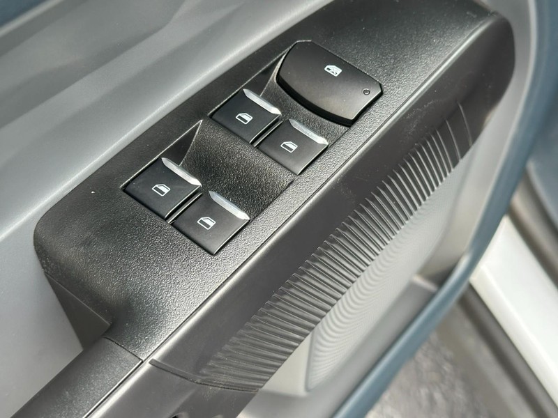 Ford Maverick Vehicle Image 09