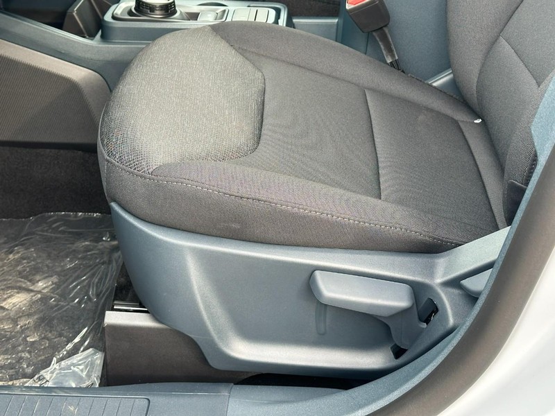 Ford Maverick Vehicle Image 10