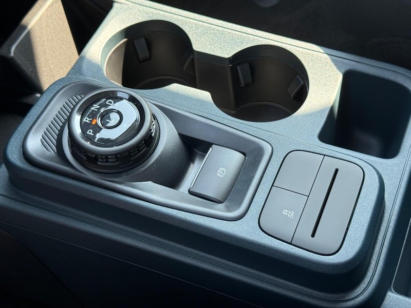 Ford Maverick Vehicle Image 13