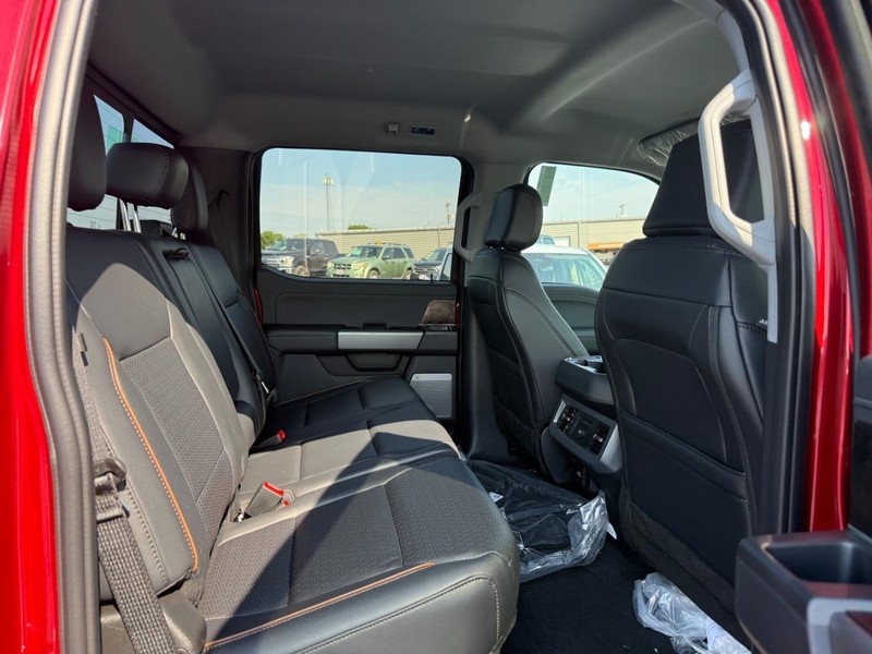 Ford Super Duty F-350 SRW Vehicle Image 05