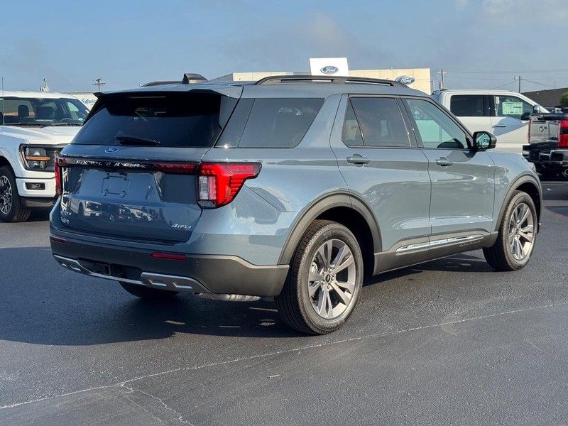 Ford Explorer Vehicle Image 03