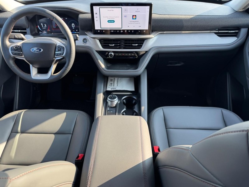 Ford Explorer Vehicle Image 07