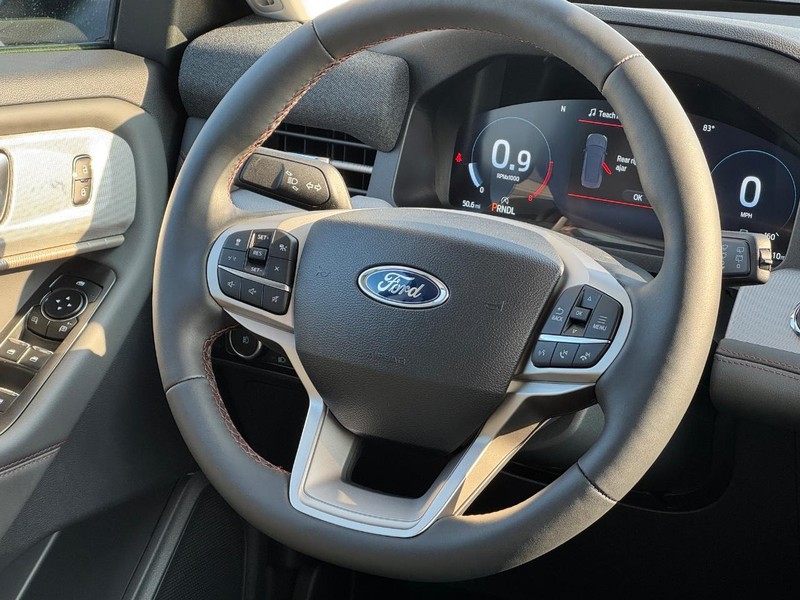 Ford Explorer Vehicle Image 08