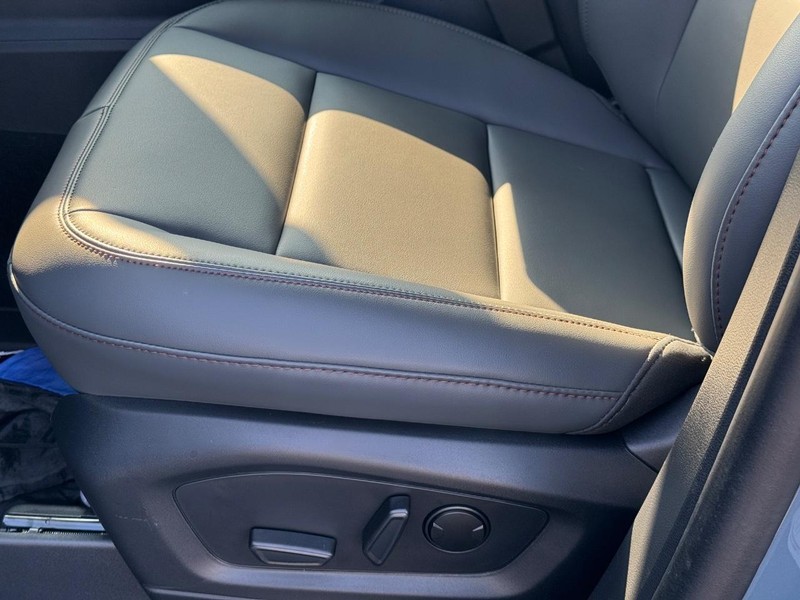 Ford Explorer Vehicle Image 13