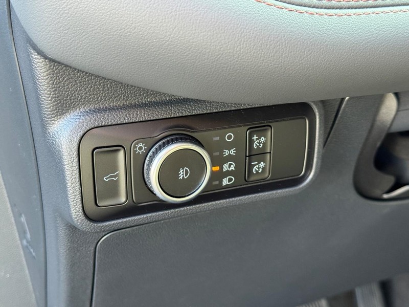 Ford Explorer Vehicle Image 14