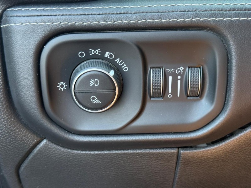 Ram 3500 Vehicle Image 24