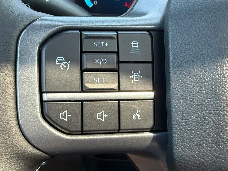 Ford Super Duty F-250 SRW Vehicle Image 10