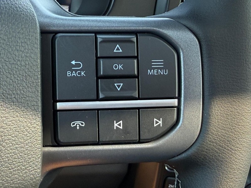 Ford Super Duty F-250 SRW Vehicle Image 11