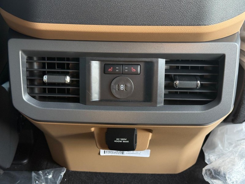 Ford Super Duty F-250 SRW Vehicle Image 06