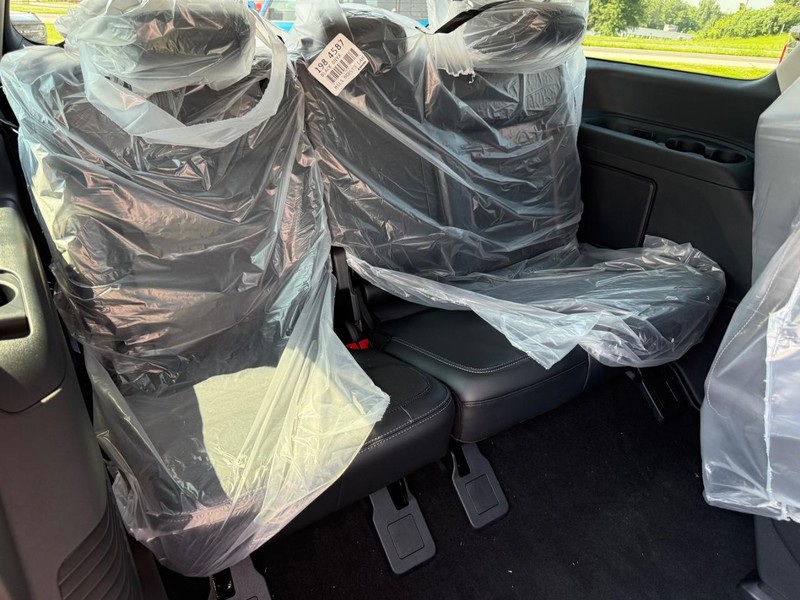 Ford Expedition Vehicle Image 05