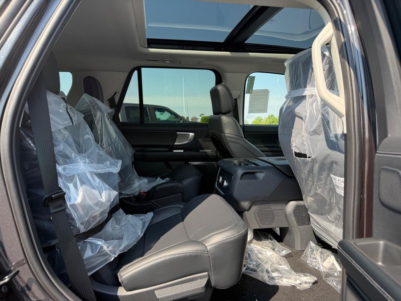 Ford Expedition Vehicle Image 06