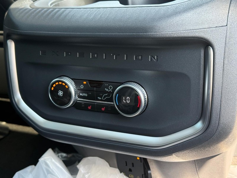 Ford Expedition Vehicle Image 08