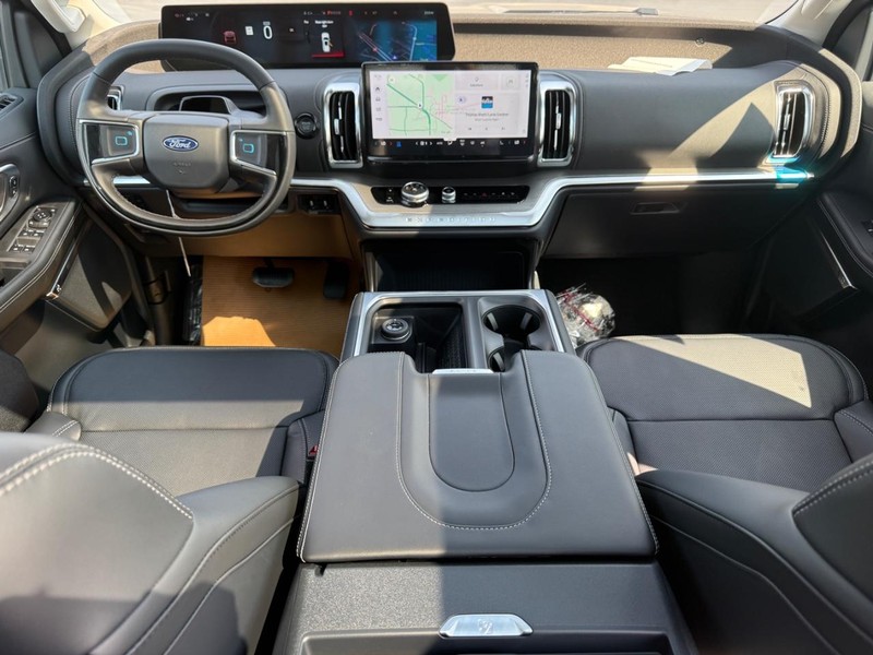 Ford Expedition Vehicle Image 09