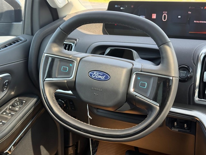Ford Expedition Vehicle Image 10