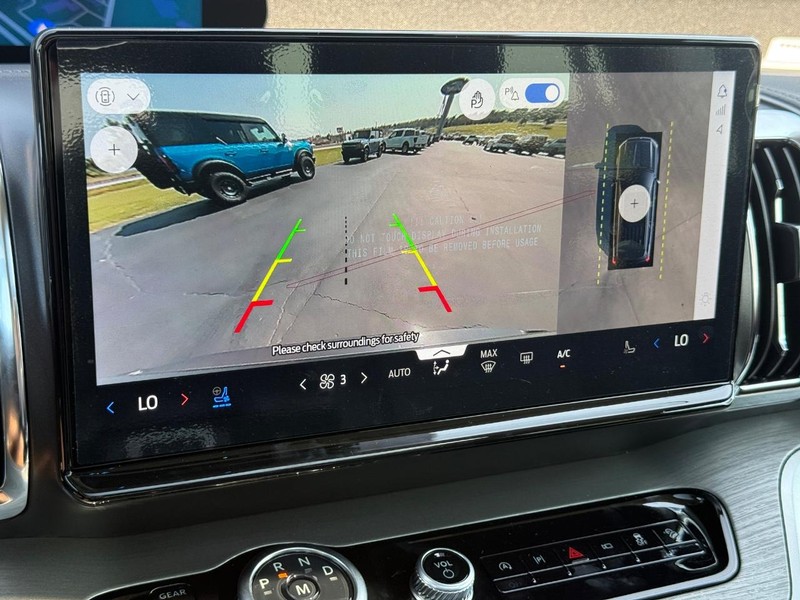 Ford Expedition Vehicle Image 16
