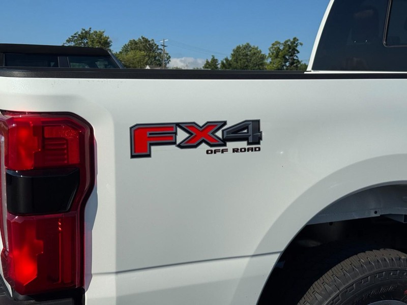 Ford Super Duty F-250 SRW Vehicle Image 04