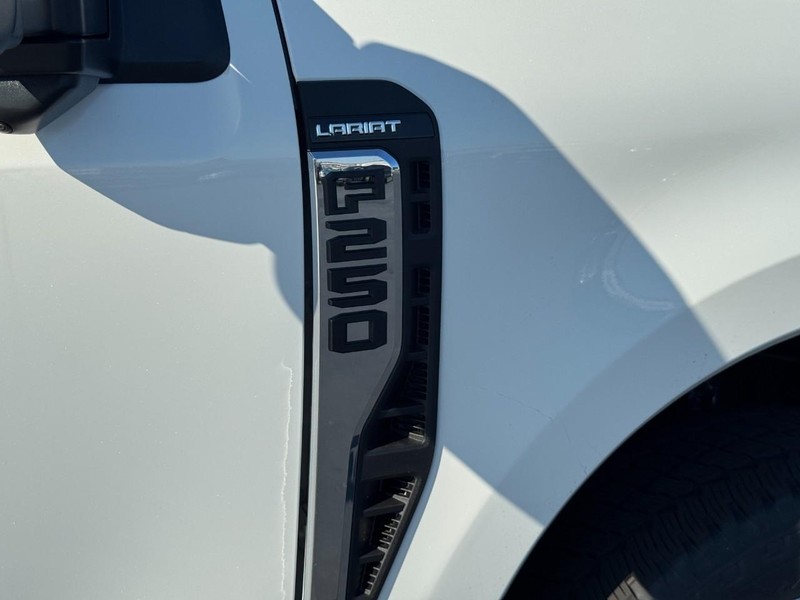 Ford Super Duty F-250 SRW Vehicle Image 12