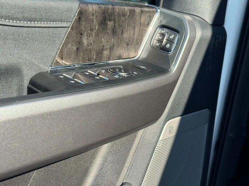 Ford Super Duty F-250 SRW Vehicle Image 13