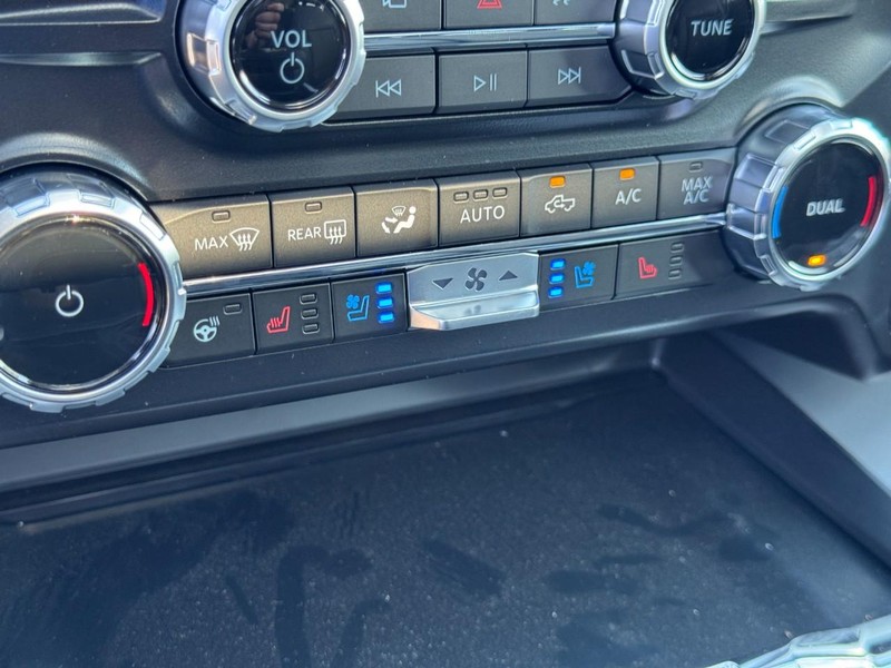 Ford Super Duty F-250 SRW Vehicle Image 18