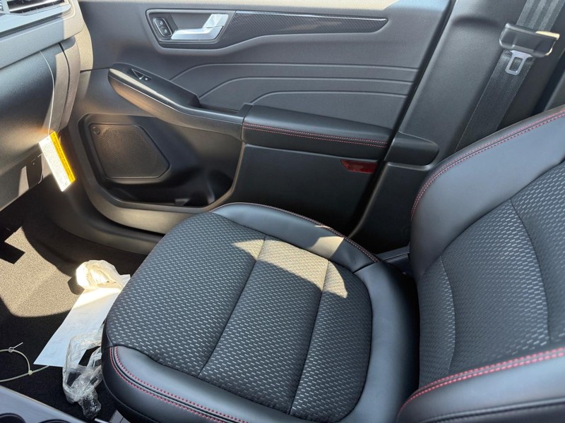 Ford Escape Vehicle Image 14