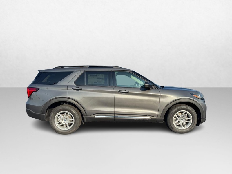 Ford Explorer Vehicle Image 02
