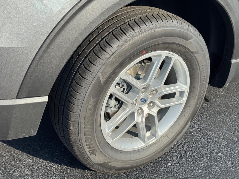 Ford Explorer Vehicle Image 05