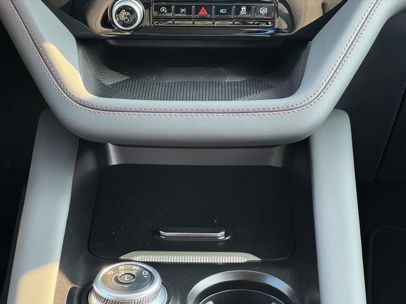 Ford Explorer Vehicle Image 10