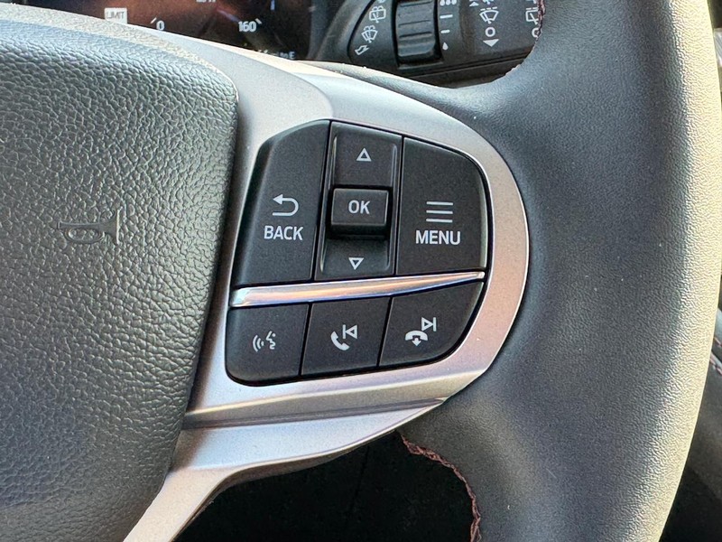 Ford Explorer Vehicle Image 15
