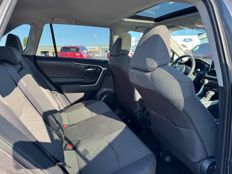 Toyota RAV4 Vehicle Image 10
