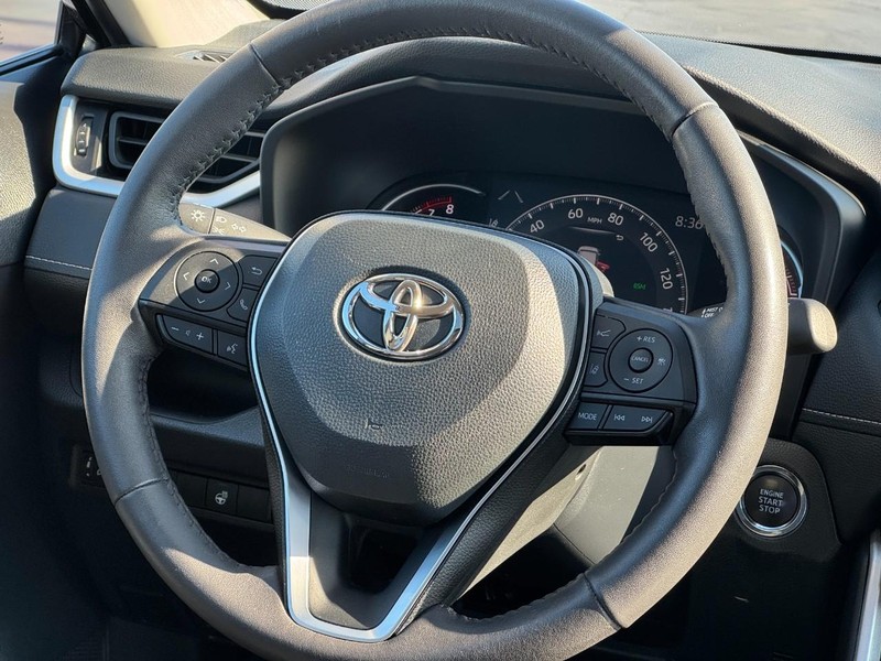Toyota RAV4 Vehicle Image 12