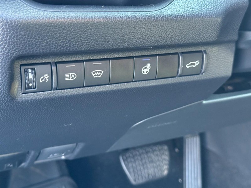 Toyota RAV4 Vehicle Image 16