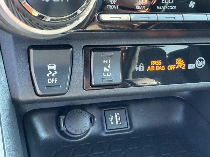 Toyota RAV4 Vehicle Image 22
